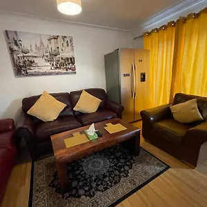 https://holiday-home-cardiff-city-sleeps-7.cardiffhotelswales.com